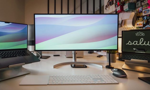Smart Desk Additions for More Productive Daily Routines 