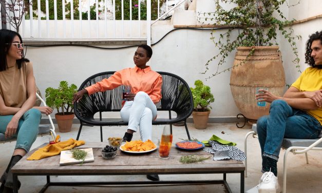 The Small-Space Hosting Trick That Saves Every Gathering 